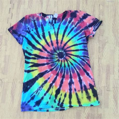 Ladies Medium Rainbow Spiral T Shirt Tie Dye Tee Pieceful Worlds