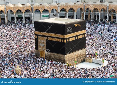 Muslim Pilgrims Revolving Around The Kaaba In Mecca Saudi Arabia