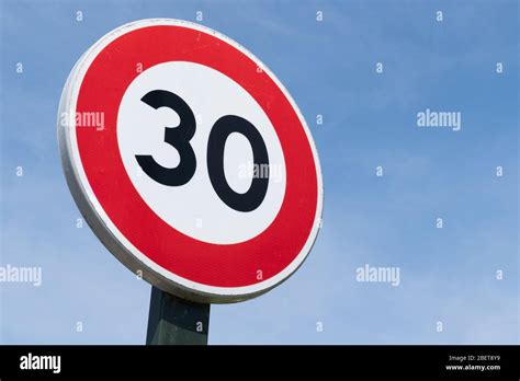 30 Mph Area Hi Res Stock Photography And Images Alamy