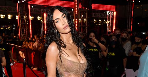 Megan Fox S Nearly Naked Dress Refers To Kim K At The Mtv Vmas