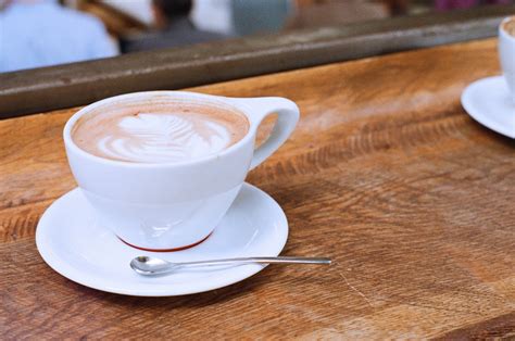 Fotos Gratis Mesa Cafetería Madera Mañana Espuma Aroma Vaso