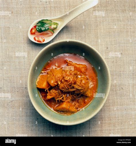 Geng gari fak tong, Thai pumpkin curry garnished with deep-fried ...