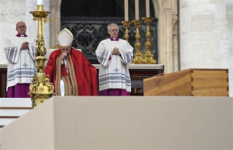 Funerali Di Ratzinger Papa Francesco D L Addio A Benedetto Xvi La