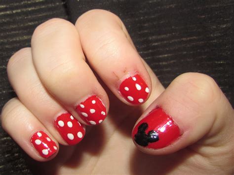 Beauty Anchor: How to: Minnie mouse nails