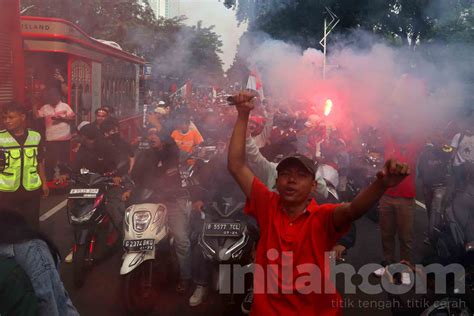 Foto Euforia Supporter Rayakan Kemenangan Timnas Indonesia U 22