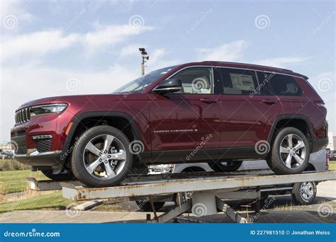 Jeep Grand Cherokee Suv Display En Un Concesionario Chrysler Las