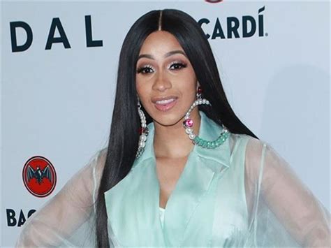 Cardi B Becomes The First Female Rapper To Ofm