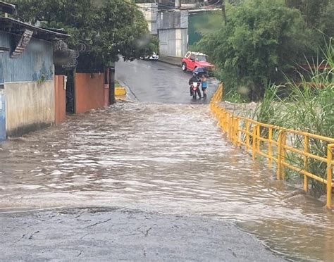 Fuertes Lluvias Causaron Desbordamiento De Río