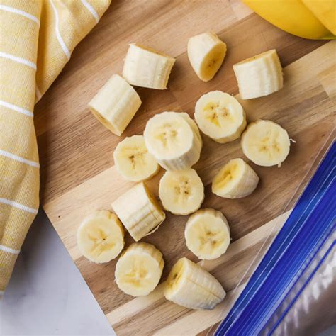 How To Freeze Bananas Whole Halves Or Pieces Easy Step By Step