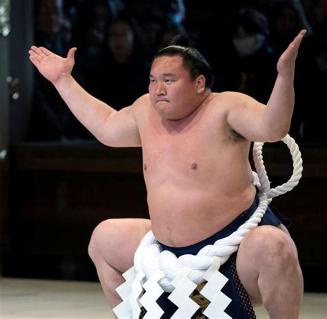 Sumo: Hakuho - most successful wrestler resigns after 1187 wins - TIme News