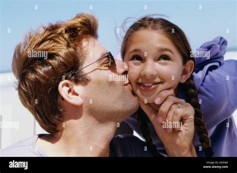 Two Girls 10 11 Kissing Banque De Photographies Et Dimages à Haute