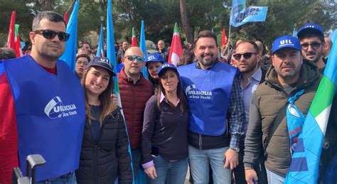 I precari Covid in piazza a Palermo La stabilizzazione sì ma dopo il