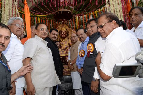 Union Minister Of Home Affairs Shri Rajnath Singh Unveiling The Statue