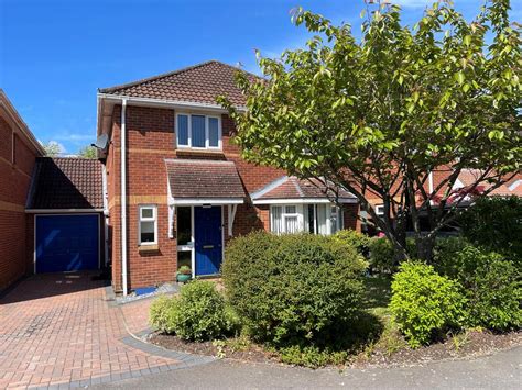 Buttercup Close Hythe 4 Bed Link Detached House For Sale £469 950