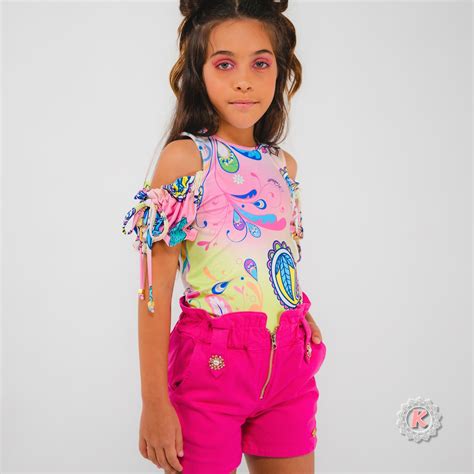 CONJUNTO BLUSA E SHORT ARABESCO FLORAL Kukixo Moda Infantil