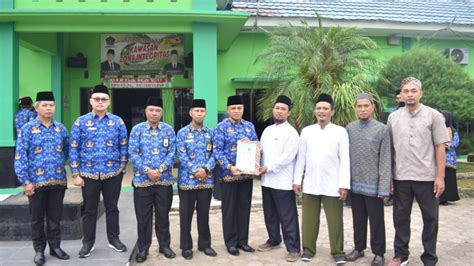 Kepala Kemenag Benteng Serahkan Sk Dan Ijop Ponpes Al Muslimun