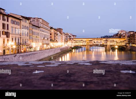 Ponte Vecchio bridge in Florence by night Stock Photo - Alamy