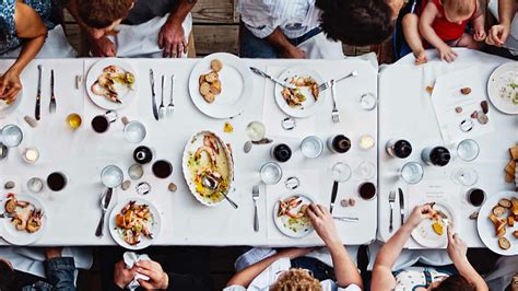 Ensemble Pour Savourer Le Grand Repas Reportage France