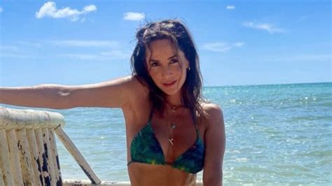 La Colombiana Carmen Villalobos Eleva La Temperatura Con Lindo Bikini