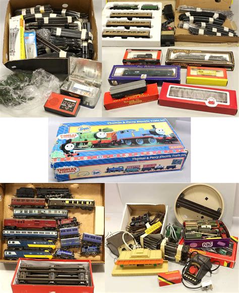 Lot 4302 - Hornby OO Gauge Thomas & Percy Electric