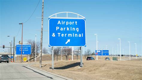 MKE General Mitchell International Airport Parking - Milwaukee Airport ...