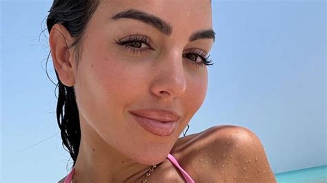 Georgina Rodriguez Bikini Set To Enhance Your Tan And Curves