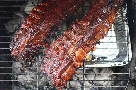 How To Make Barbecue Ribs On A Charcoal Grill