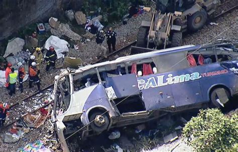 Nibus Cai De Viaduto E Deixa Mortos Em Minas Gerais