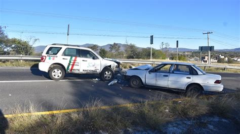 Camioneta Invade Carril Contrario En La Carretera Yuriria Uriangato Y