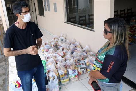 Grupo União dos Jornalistas faz doação de cestas básicas em Porto Velho