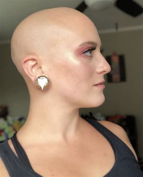 Pin By Nape Buzzer On Bald Women 01 Bald Head Women Bald Women