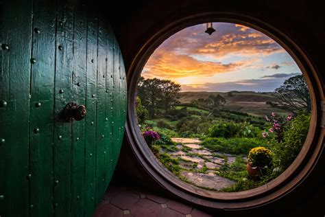 Auckland Waitomo Caves And Hobbiton Movie Set Private Tour Tripdo