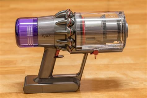 Test Du Dyson V Notre Avis Sur Cet Aspirateur Balai Consolab