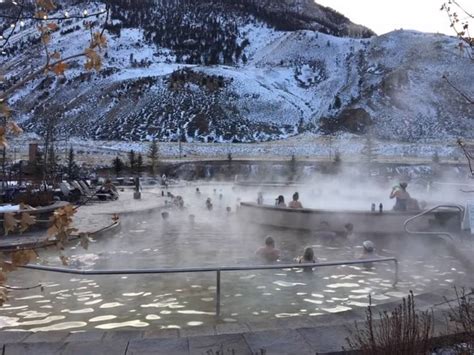 Yellowstone Hot Springs - Natural Hot Spring In Gardiner Montana