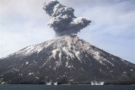 Fakta Mencengangkan Dari Erupsi Gunung Krakatau Di Tahun Salah