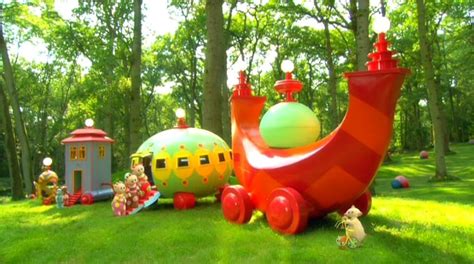 In The Night Garden Everybody All Aboard The Ninky Nonk Tv