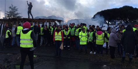 Gilets Jaunes Quatorze Interpellations Lors D Une Tentative De