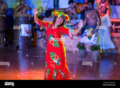 Easter Island Women Hi Res Stock Photography And Images Alamy