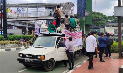 Ratusan Mahasiswa Gelar Aksi Di Kampus Universitas Trisakti Ini Isu