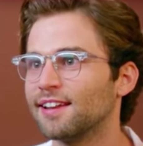 Grey S Anatomy Star Jake Borelli Comes Out As Gay