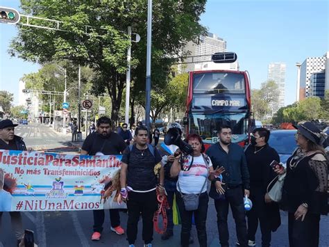 Protestan en el Palacio Nacional de México tras el asesinato de