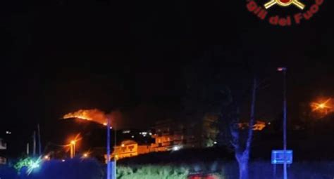 Incendi Nuova Notte Di Fuoco Nel Messinese Messina Oggi