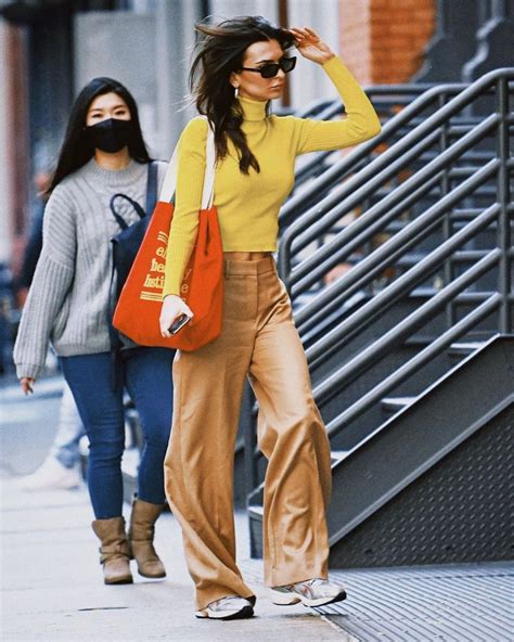 Emily Ratajkowski In Nyc In 2023 Emrata Street Style Emily