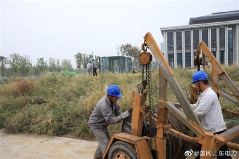 梁山县供电公司敷设电缆 服务东部新城建设 铜马电力