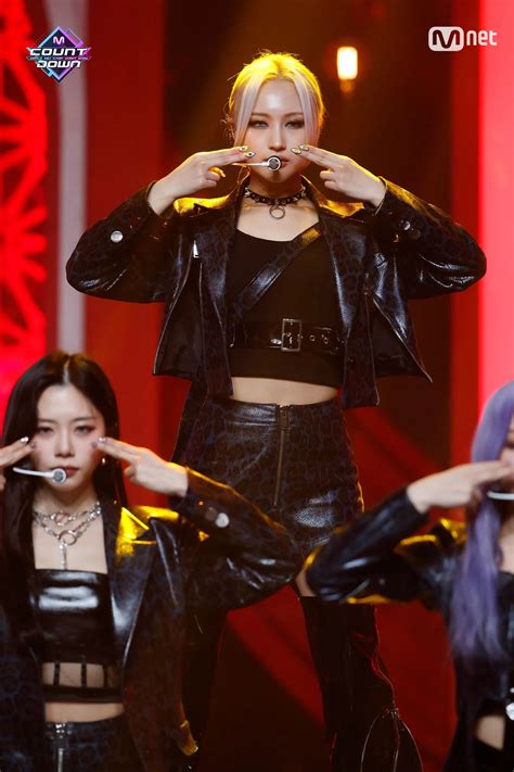 210128 Dreamcatcher - 'Odd Eye' at M Countdown (Mnet Twitter Post ...