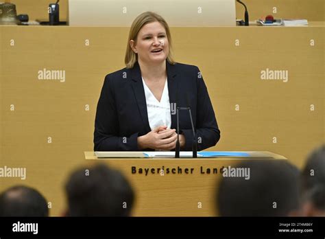 Katrin Ebner Steiner Mdl Afd Am Rednerpult Rede Wahl Und Vereidigung