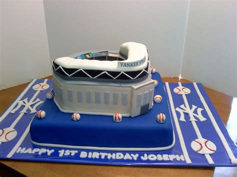 Yankeestadiumcake Yankee Stadium Cake With Babys Picture On