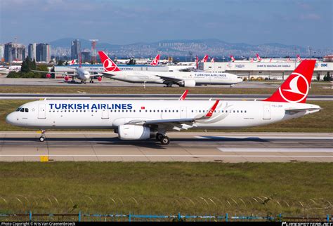 TC JSP Turkish Airlines Airbus A321 231 WL Photo By Kris Van