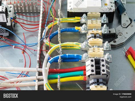Wiring terminal