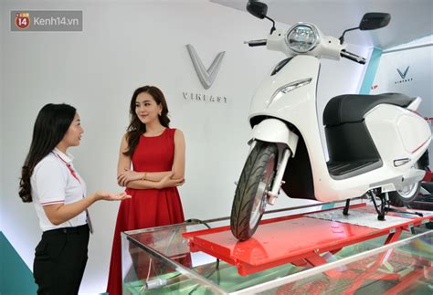 Nhiều sao hot girl hot boy hào hứng rủ nhau tới ngắm nghía và đi thử xe VinFast